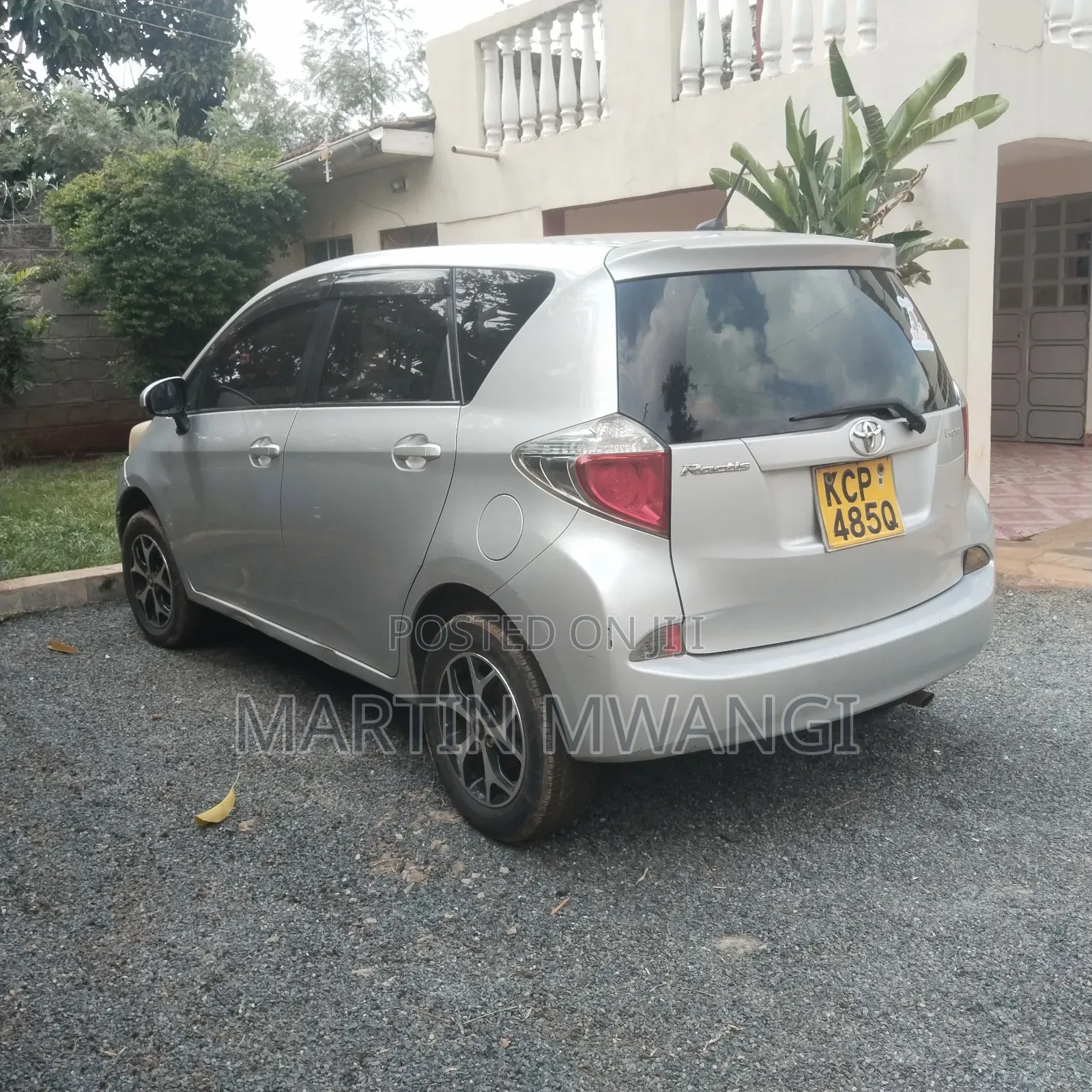 Toyota Ractis 2011 Silver