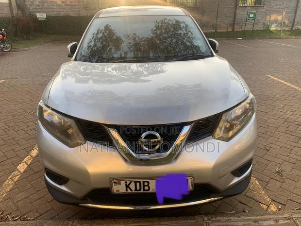 Nissan Extrail - main view