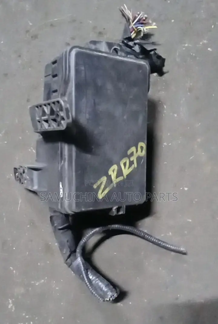 Fuse Box 3zr Toyota Noah Zrr70