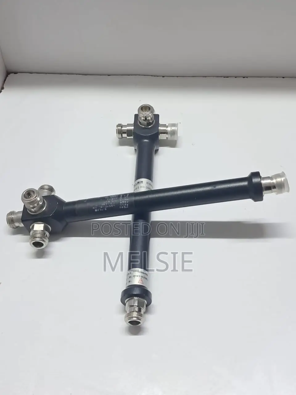 N-Type Female Connectors
 3-Way Signal Distribution