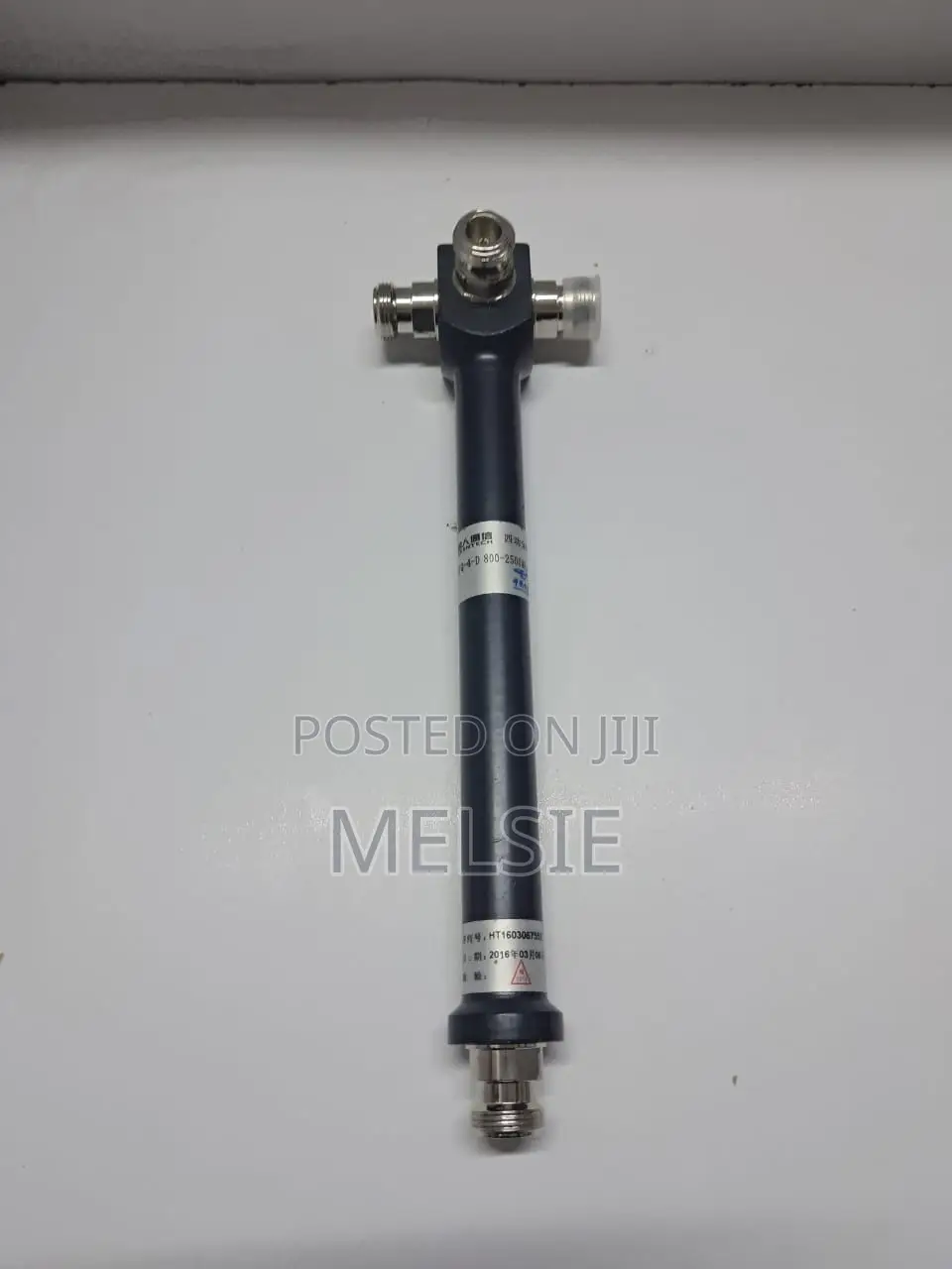 N-Type Female Connectors
 3-Way Signal Distribution