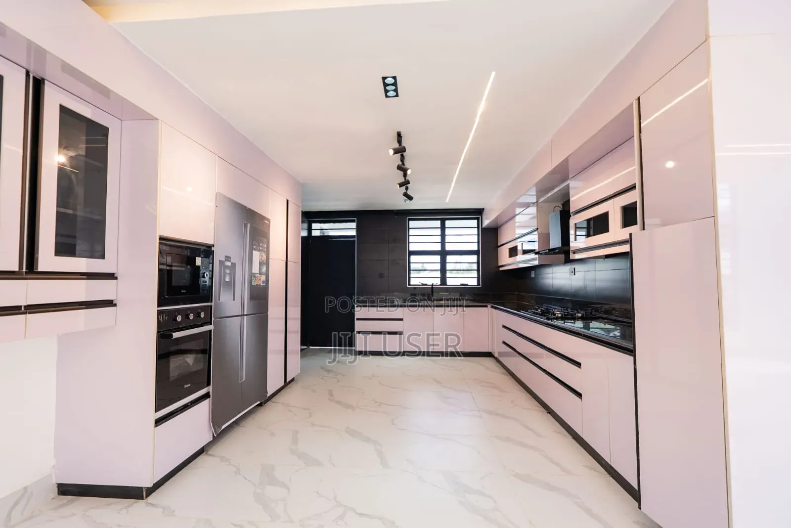 5bdrm Maisonette in Kasphat, Kiambu CBD for sale