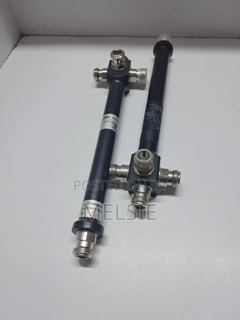N-Type Female Connectors
 3-Way Signal Distribution