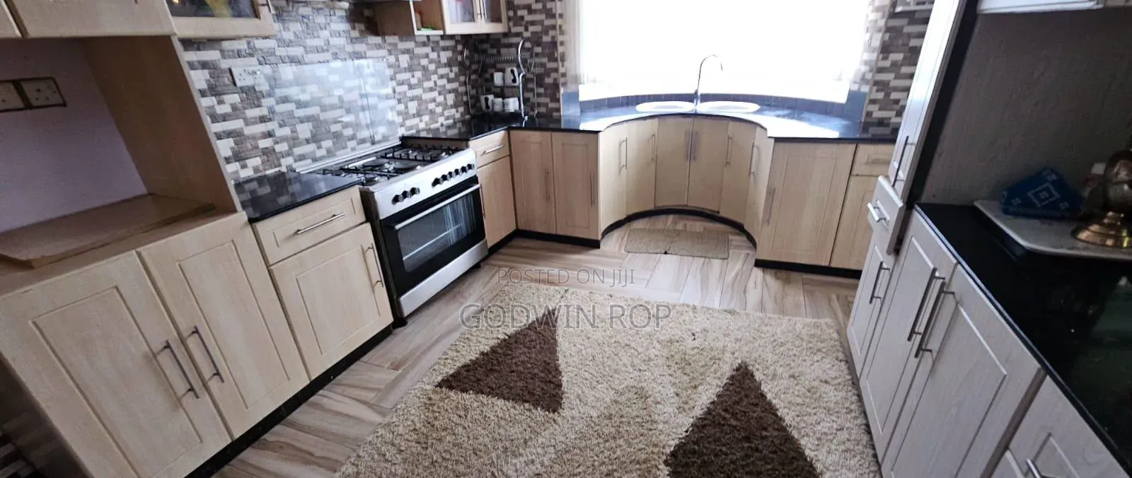 7bdrm Maisonette in Hillside for sale