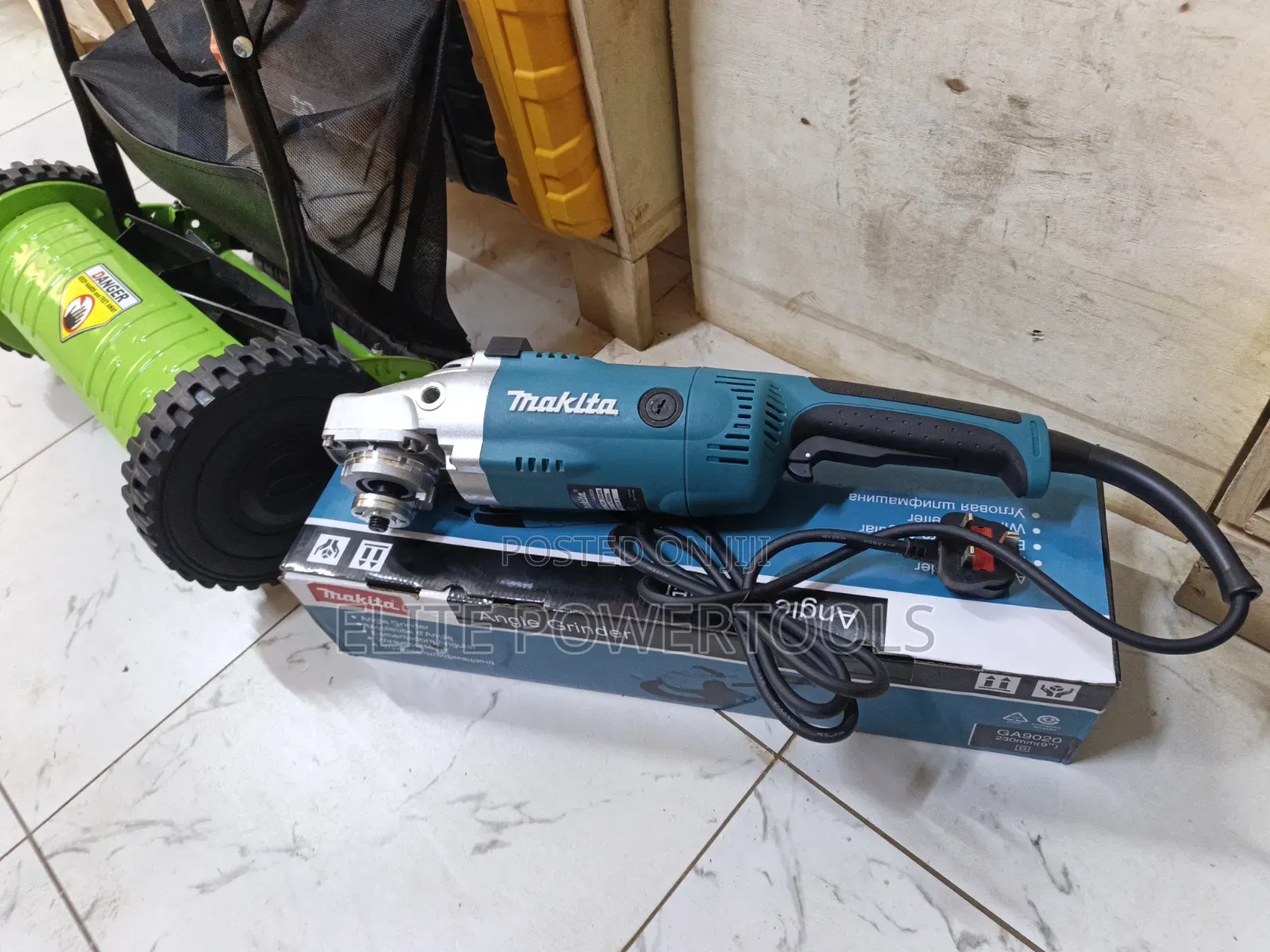Makita 9 Inch 2200w Heavy Duty Angle Grinder Ga9020