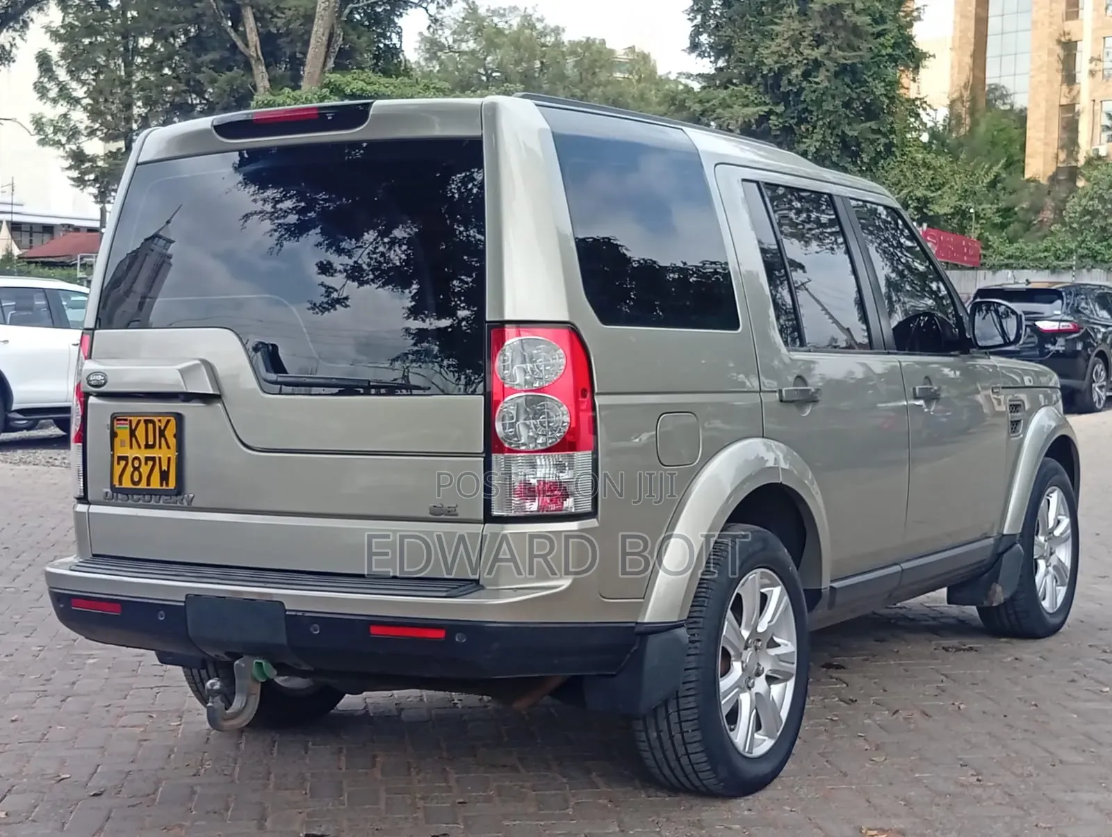 Land Rover Discovery 2015 Gold