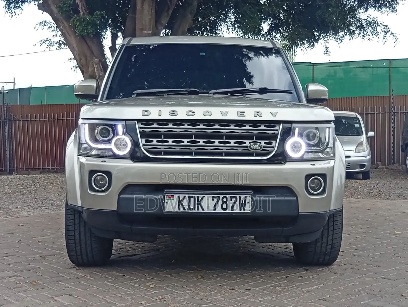 Land Rover Discovery 2015 Gold