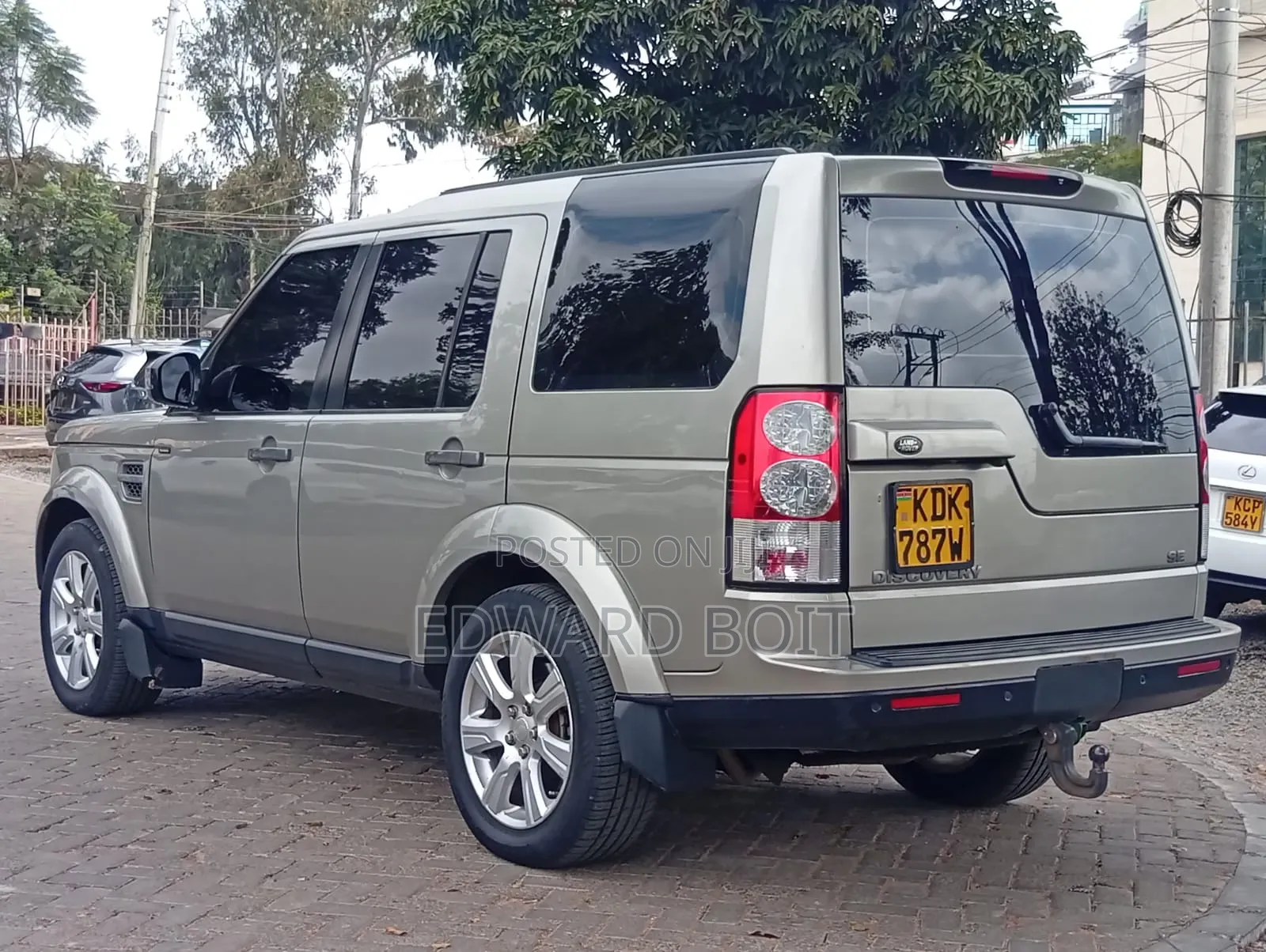 Land Rover Discovery 2015 Gold