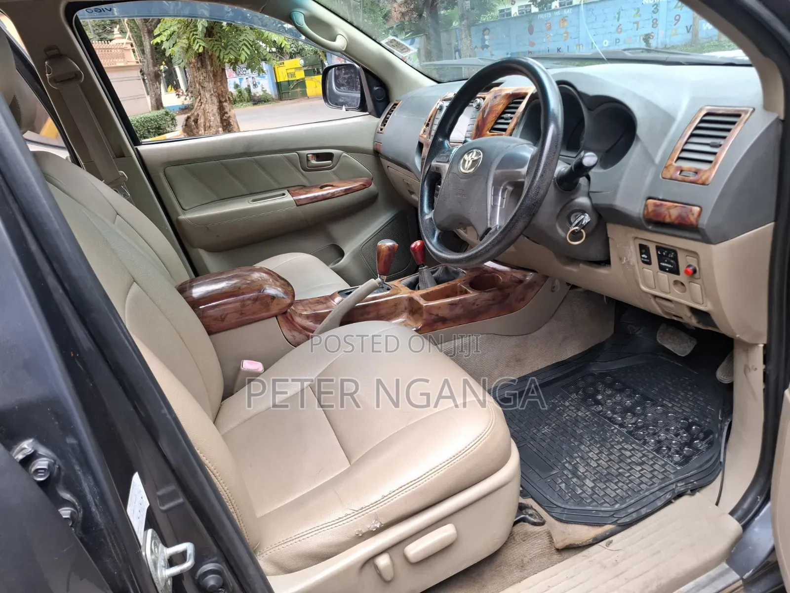 Toyota Hilux 2012 Gray