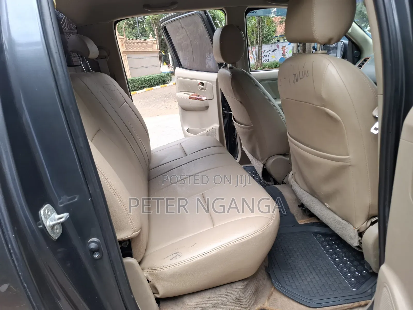Toyota Hilux 2012 Gray