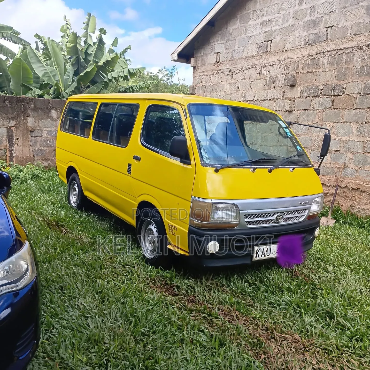 Toyota HiAce 2000 Yellow