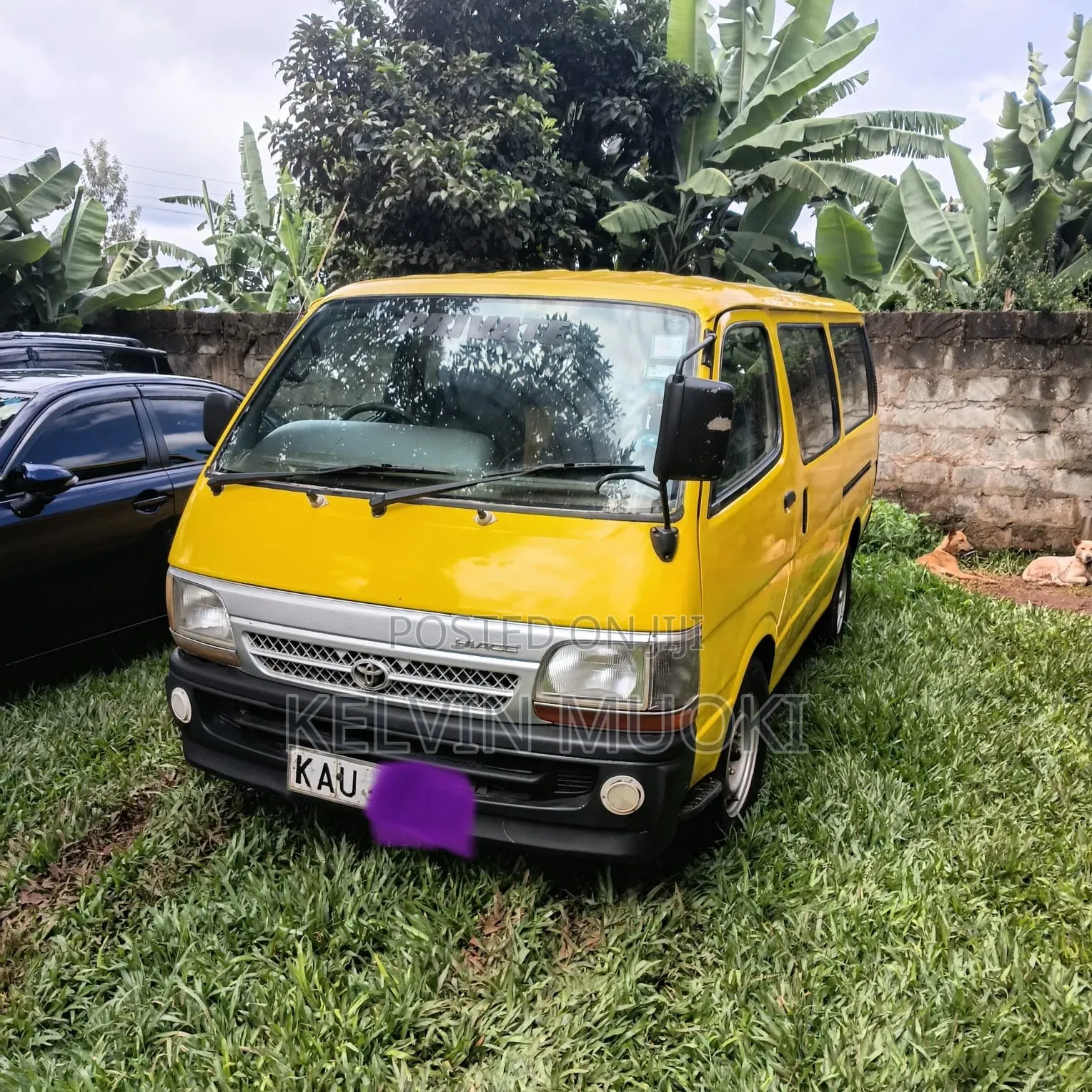 Toyota HiAce 2000 Yellow