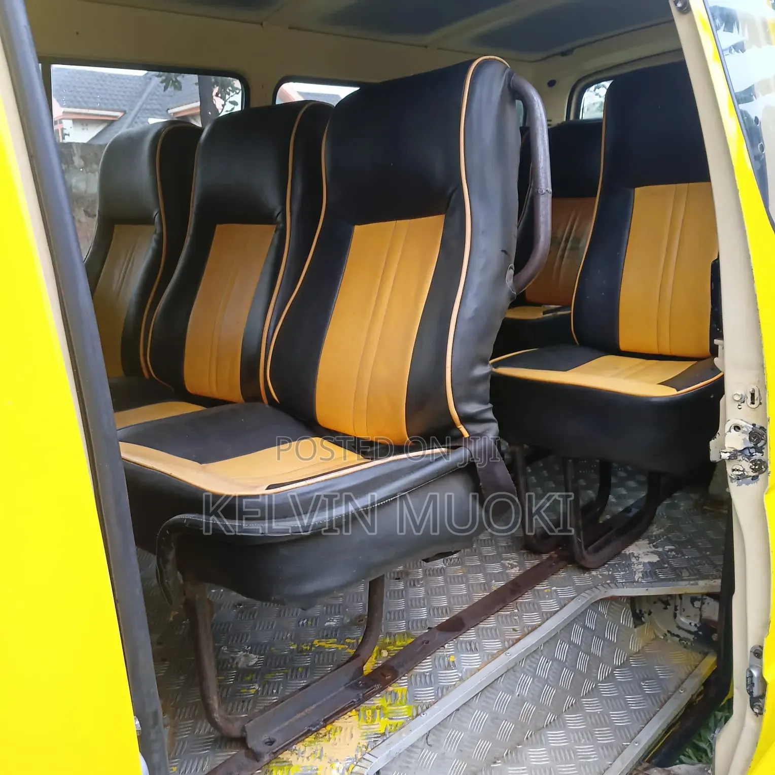 Toyota HiAce 2000 Yellow