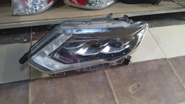 Nissan X-Trail 2018 Nt32 Headlight