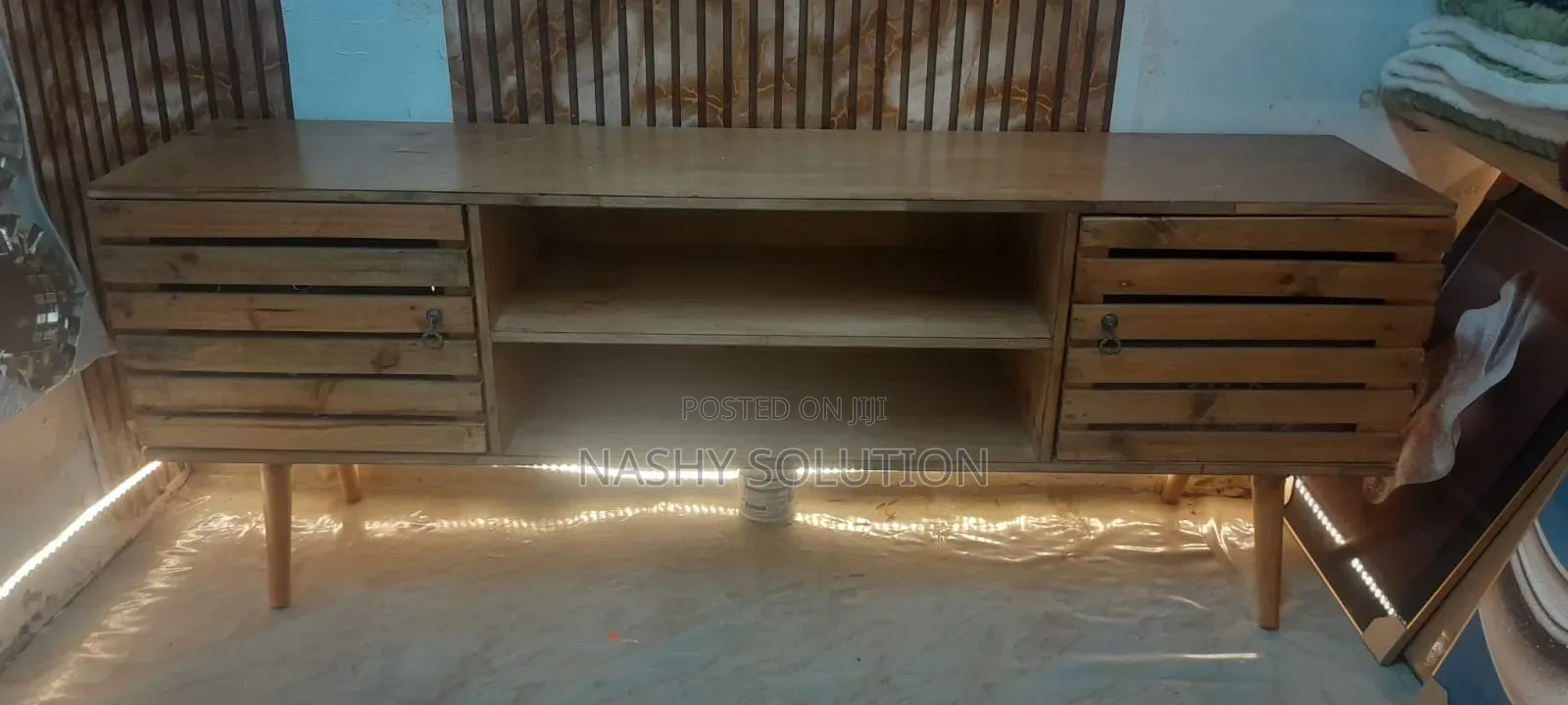 Mid Century Modern Style Tv Stand