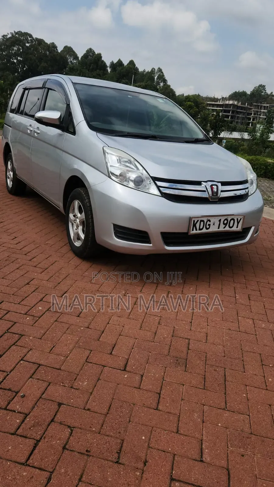 Toyota ISIS 2014 Silver