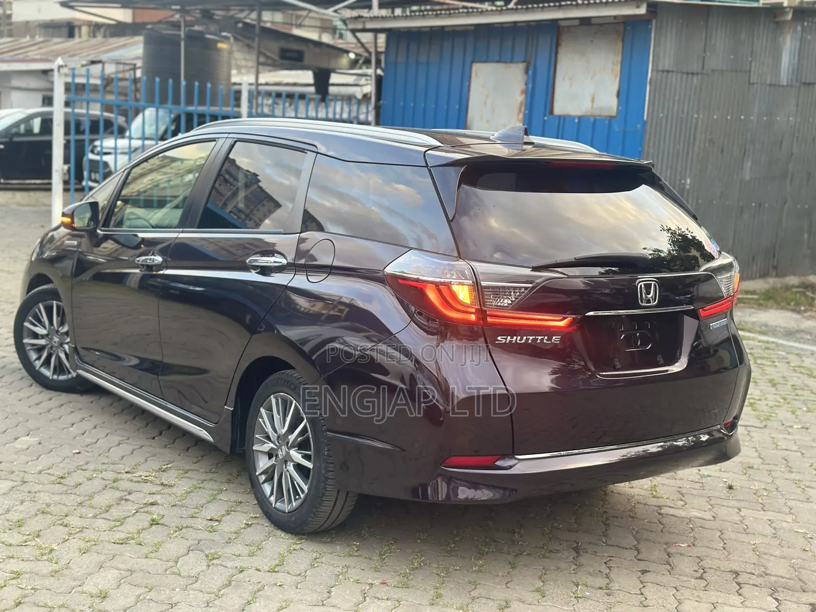 Honda Fit Shuttle 1.5 Hybrid 2WD 2019 Maroon