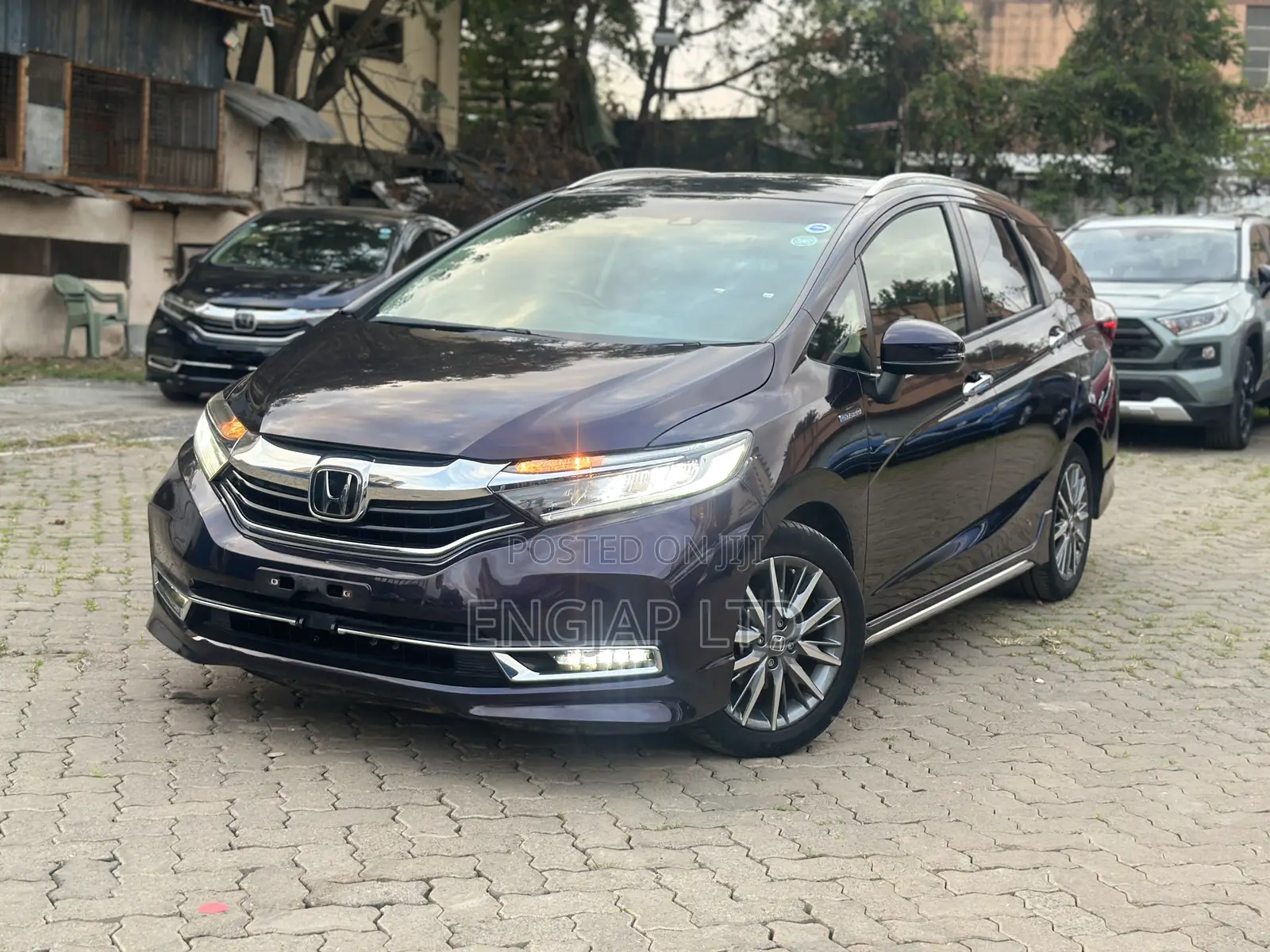 Honda Fit Shuttle 1.5 Hybrid 2WD 2019 Maroon