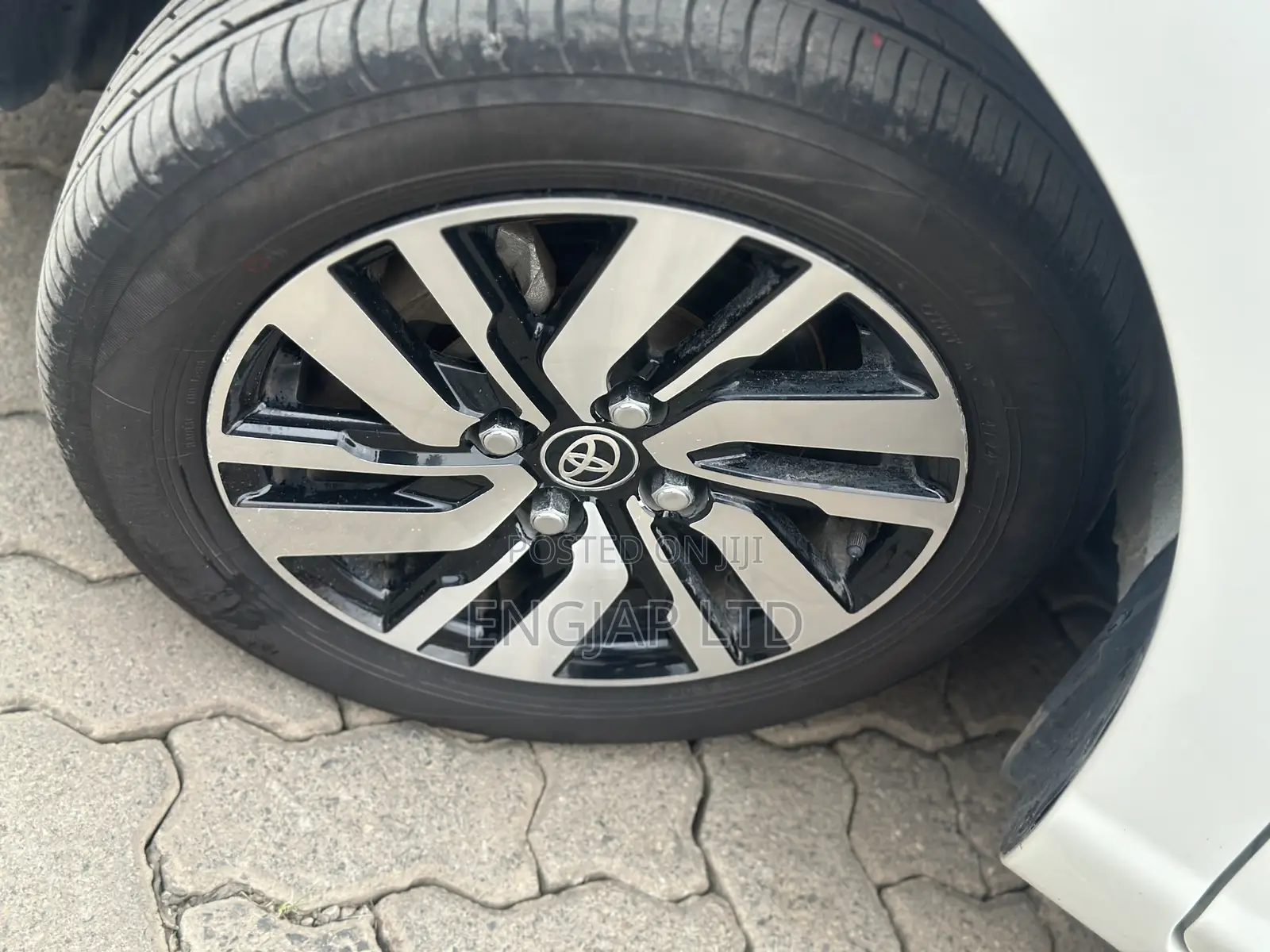 Toyota Roomy 2019 Pearl