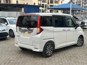 Toyota Roomy 2019 Pearl