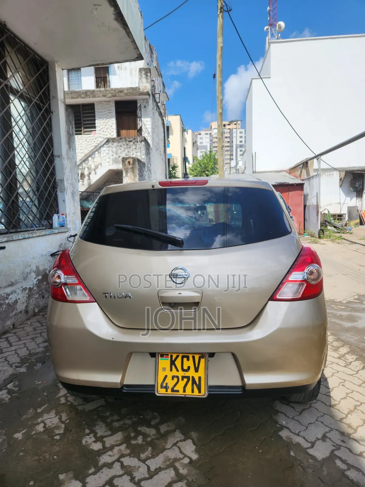 Nissan Tiida 2012 Gold