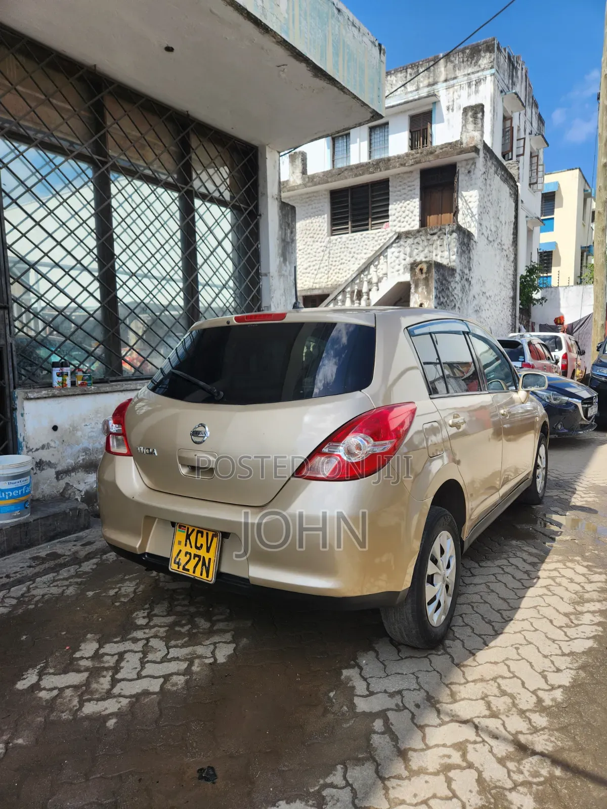 Nissan Tiida 2012 Gold