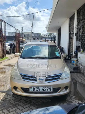 Nissan Tiida 2012 Gold