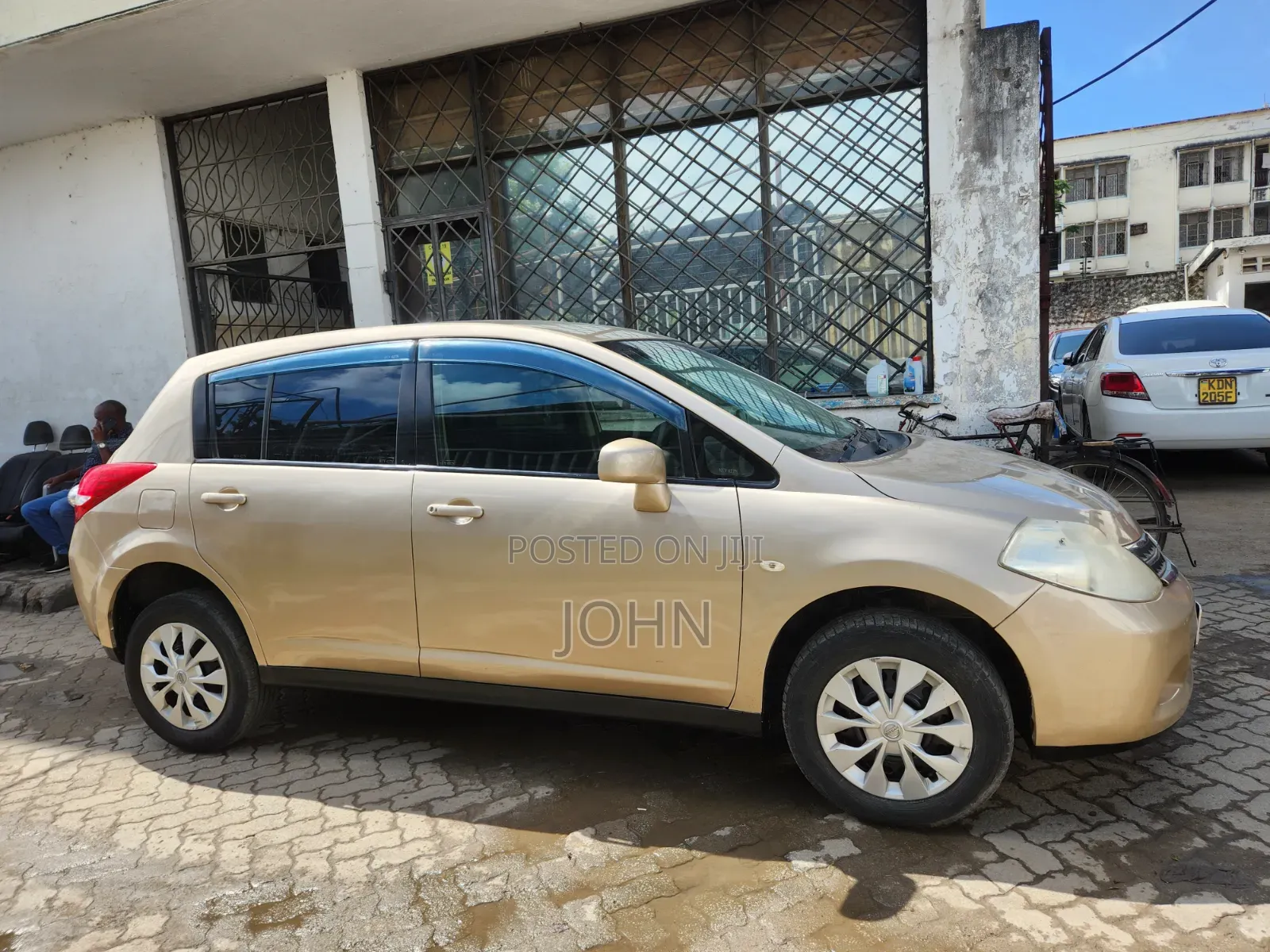 Nissan Tiida 2012 Gold