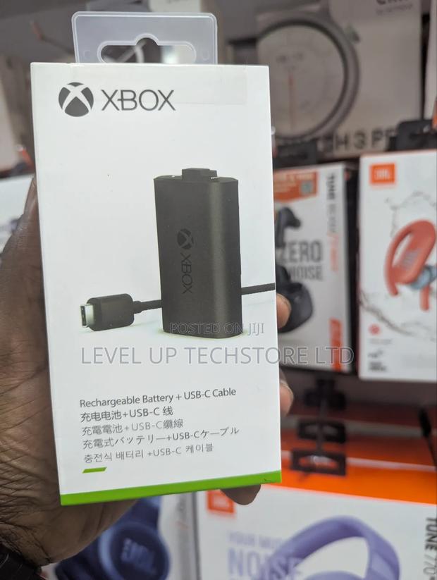 Xbox Series X and S Rechargeable Battery - thumbnail 2