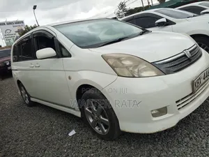 Toyota ISIS 2006 White