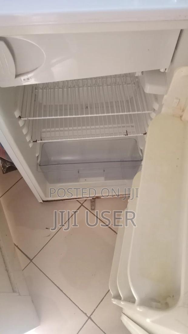 Hot Point Fridge 19ltr - thumbnail 2