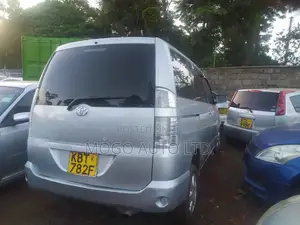 Toyota Voxy 2005 Silver