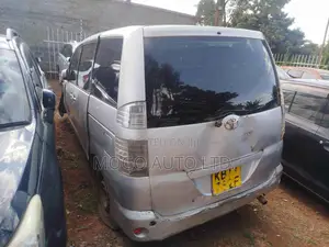 Toyota Voxy 2005 Silver