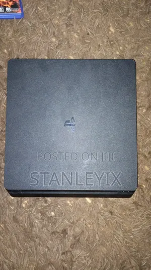 Playstation 4 Slim