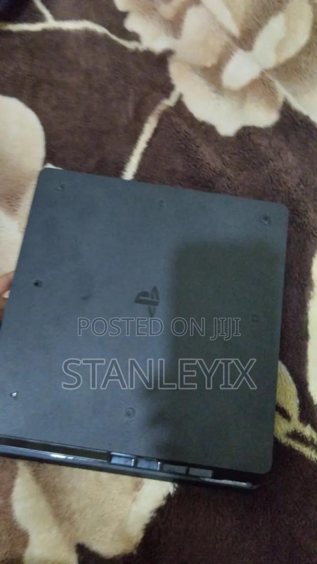 Playstation 4 Slim - thumbnail 3