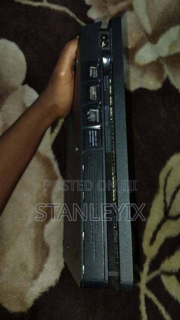 Playstation 4 Slim - thumbnail 4