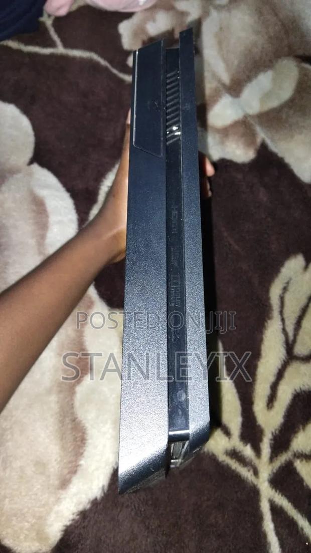 Playstation 4 Slim - thumbnail 5
