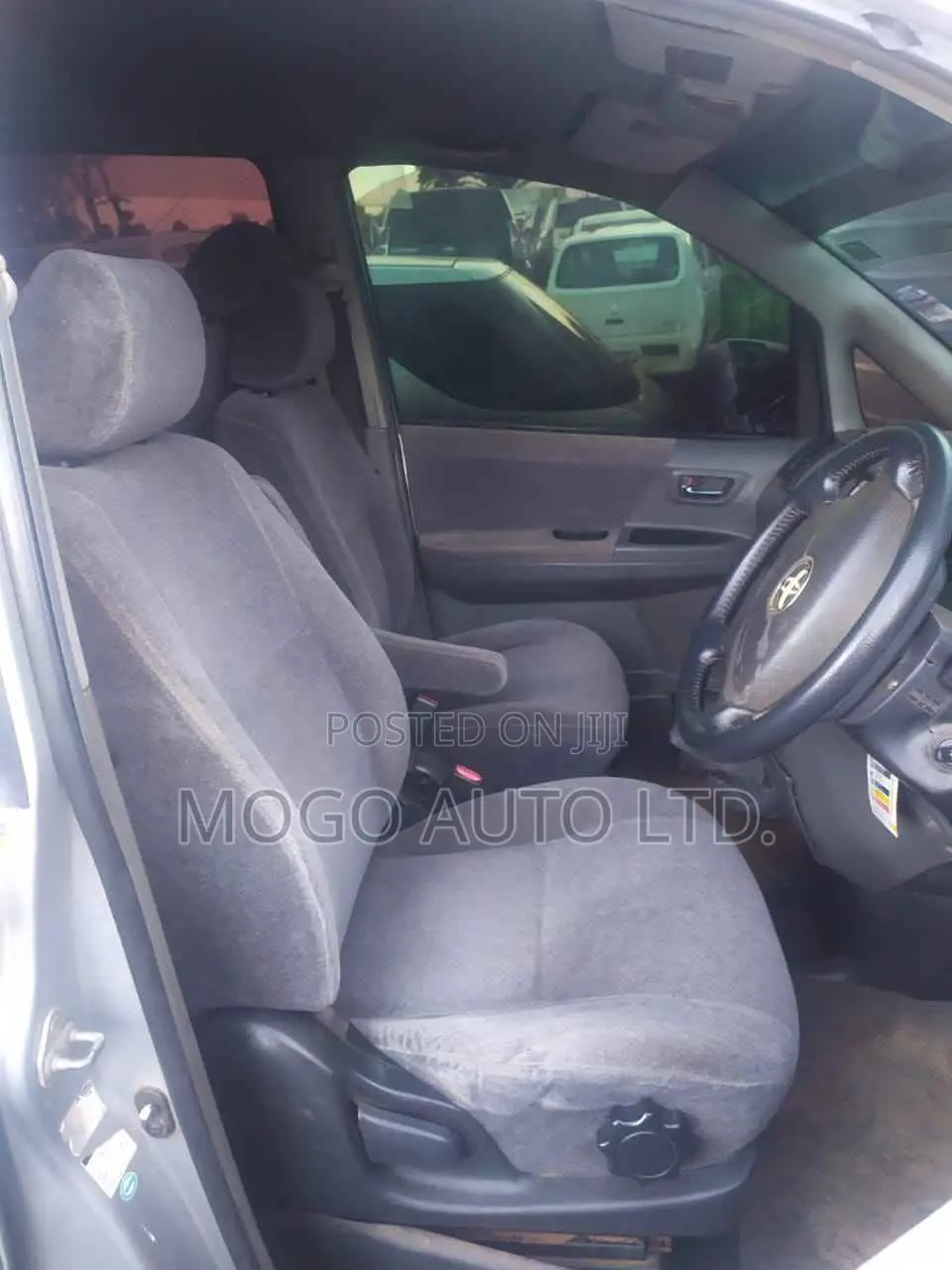 Toyota Voxy 2005 Silver