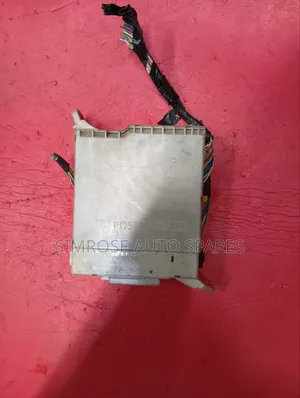 Uzs186 Crown Majesta Fusebox