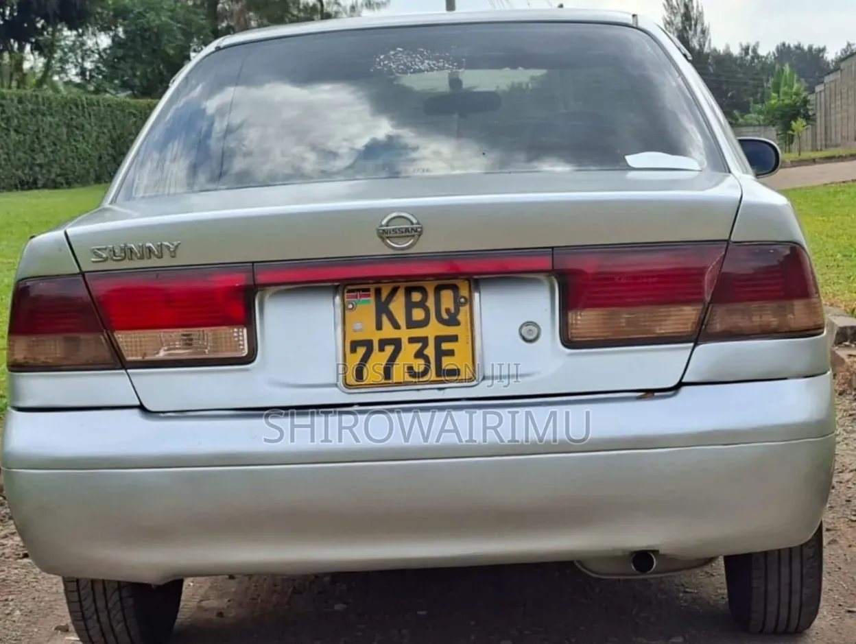 Nissan Sunny 2005 Silver