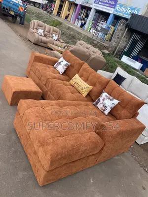 A Well Pinned Six Seater L Shape
