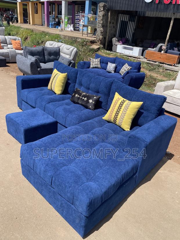 A Well Pinned Six Seater L Shape