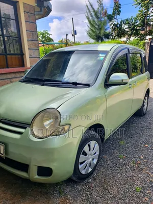 Toyota Sienta 2009 Green