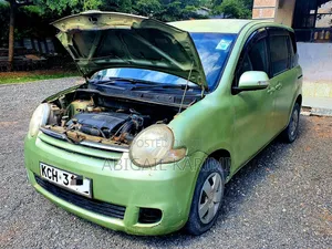 Toyota Sienta 2009 Green