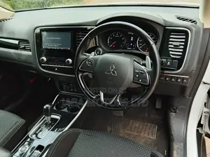 Mitsubishi Outlander 2019 White