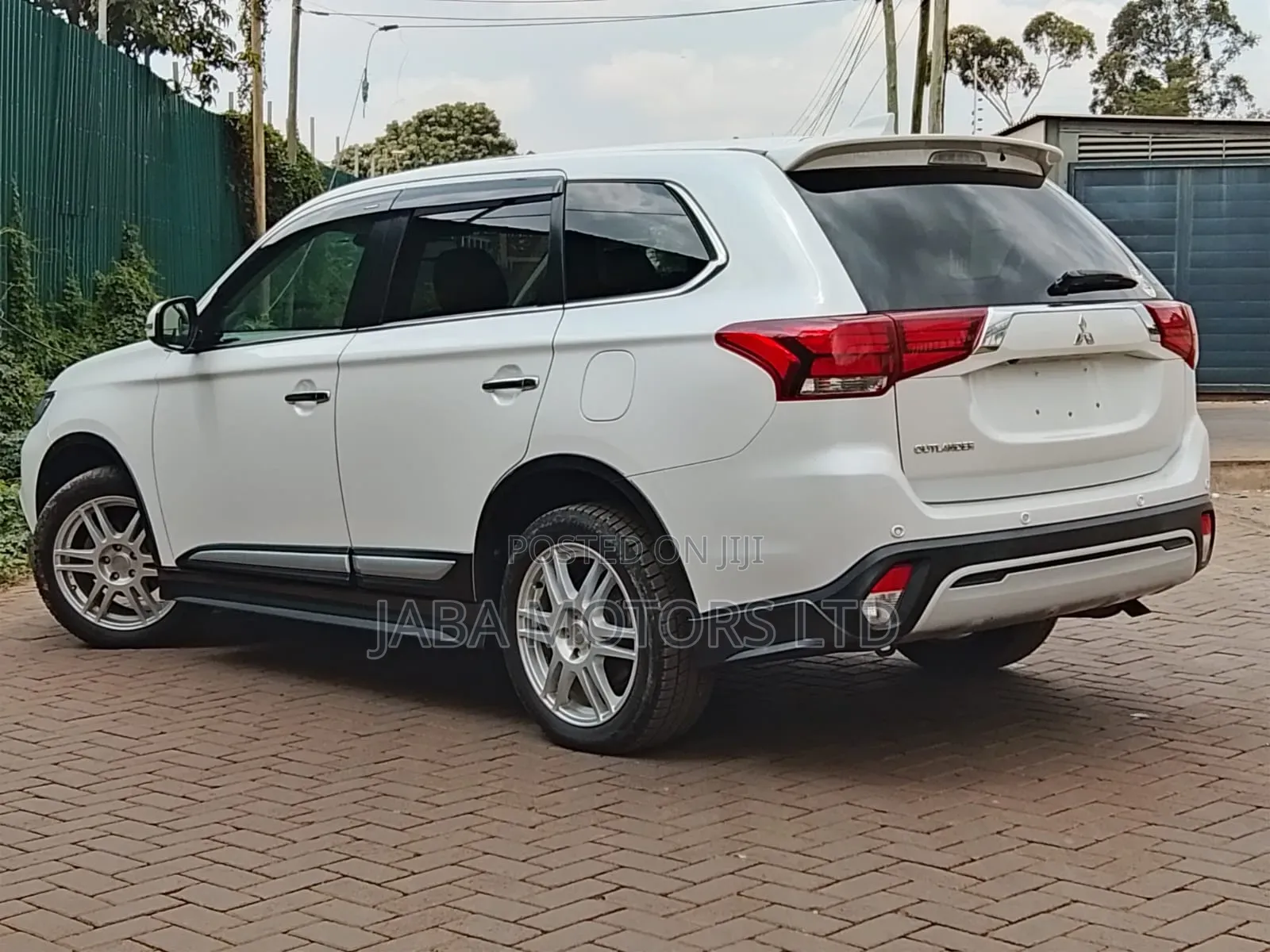 Mitsubishi Outlander 2019 White