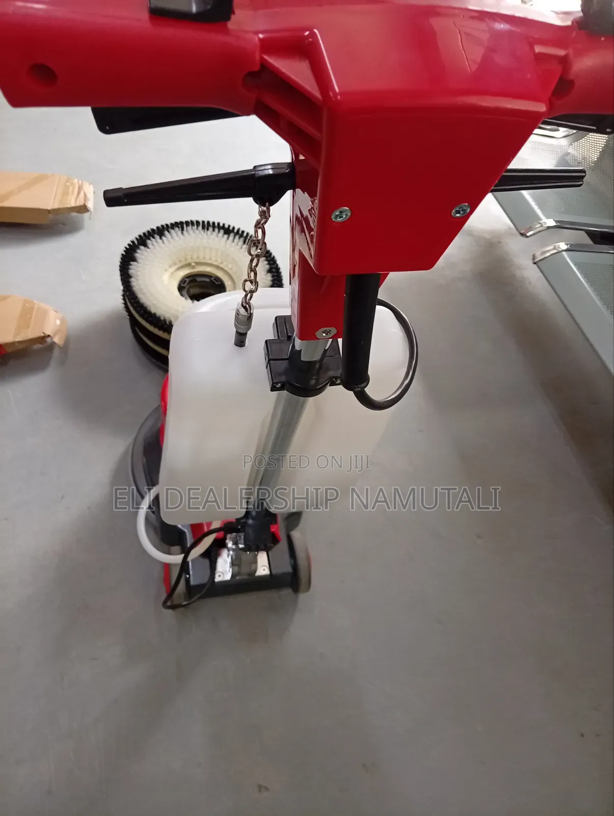 Low Consumption Power Floor Scrubber Machine Three Brushes