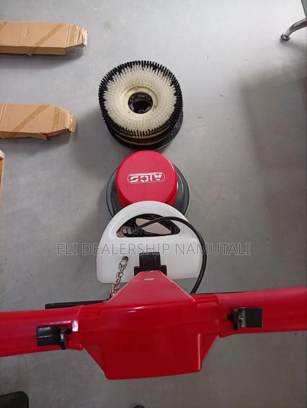Low Consumption Power Floor Scrubber Machine Three Brushes - thumbnail 3