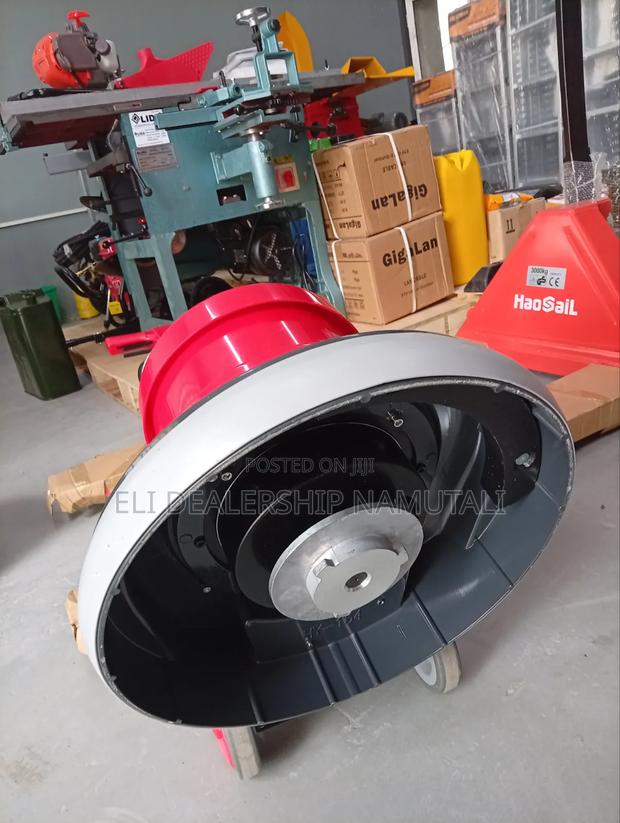 Low Consumption Power Floor Scrubber Machine Three Brushes - thumbnail 4