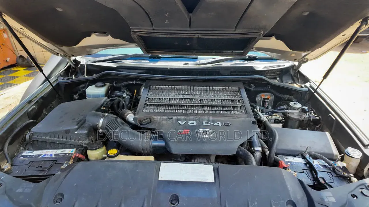 Toyota Land Cruiser 4.5 V8 DSL 2012 Silver